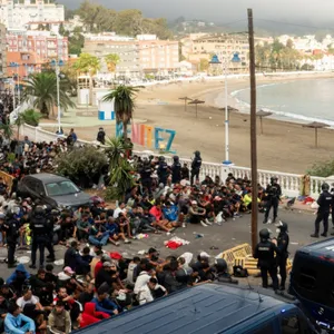Chaos as migrants moved off beaches in Ceuta