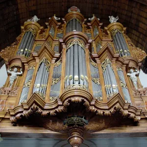 #23 - *SPECIAL* Gelukkig vielen de Engelse bommen aan de andere kant van de kerk! Daardoor werd het prachtige orgel van de Grote Kerk in Maassluis gespaard... (S05)