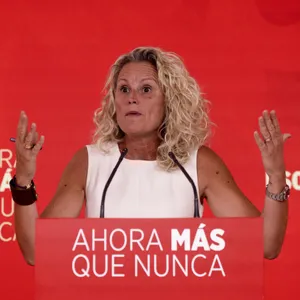 "El belitre tiene asesor de imagen y habla de vivienda mientras calcula sus rentas, de sacrificios mientras se sube el sueldo y de transparencia mientras busca esconder la factura"