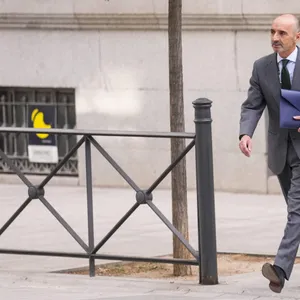 "La actitud evasiva de Julio Martínez, amigo de Zapatero, hizo que el juez Calama le dijese que recibieron un pastón de Plus Ultra"