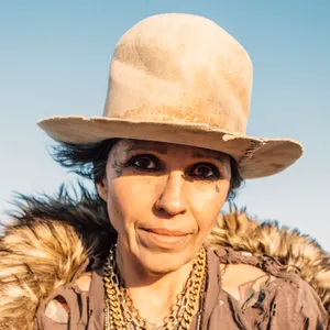 Episode 319 - Linda Perry