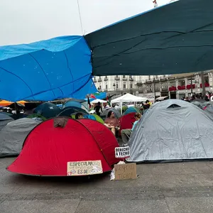 REPORTAJE | Así se come en la acampada de Sol por la vivienda