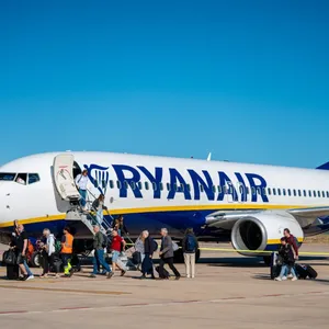 La Brújula de la Economía: La subida de tarifas de las aerolíneas y el impacto económico de las protestas en Francia