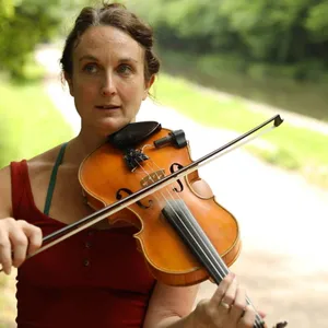 Folk on Foot Classic: Nancy Kerr along the Kennet and Avon Canal