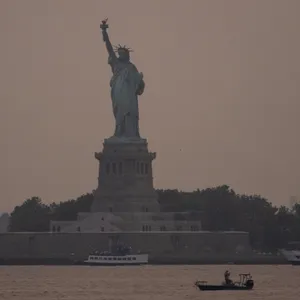 How does wildfire smoke travel so far?