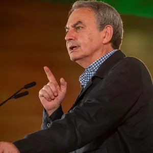 La tertulia de La Brújula: El juez solicita un listado de los regalos a Zapatero como presidente