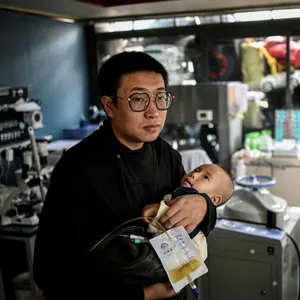Breaking Dad – Xu Wei rettet sein Kind - Ein Vater gegen die seltene Krankheit seines Sohnes