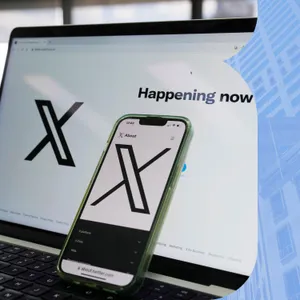 Finance experts get hacked and spruik crypto